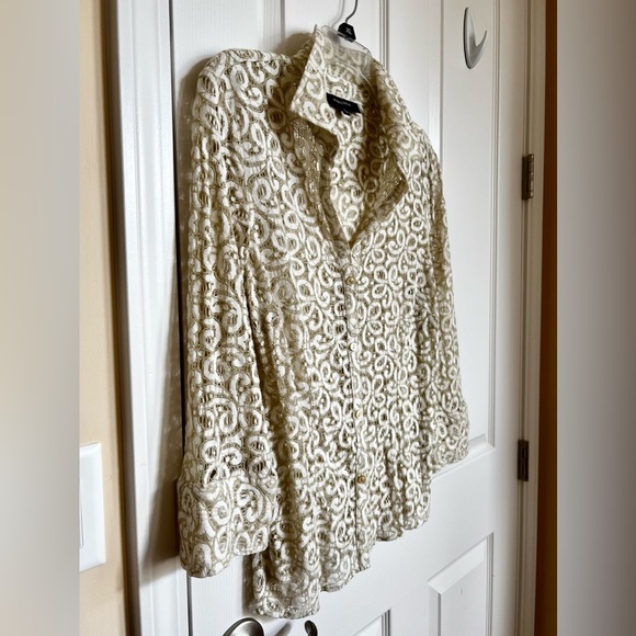 Jones Wear, beige floral Stretchy lace 3/4 sleeve blouse. Size 14. - Picture 5 of 11